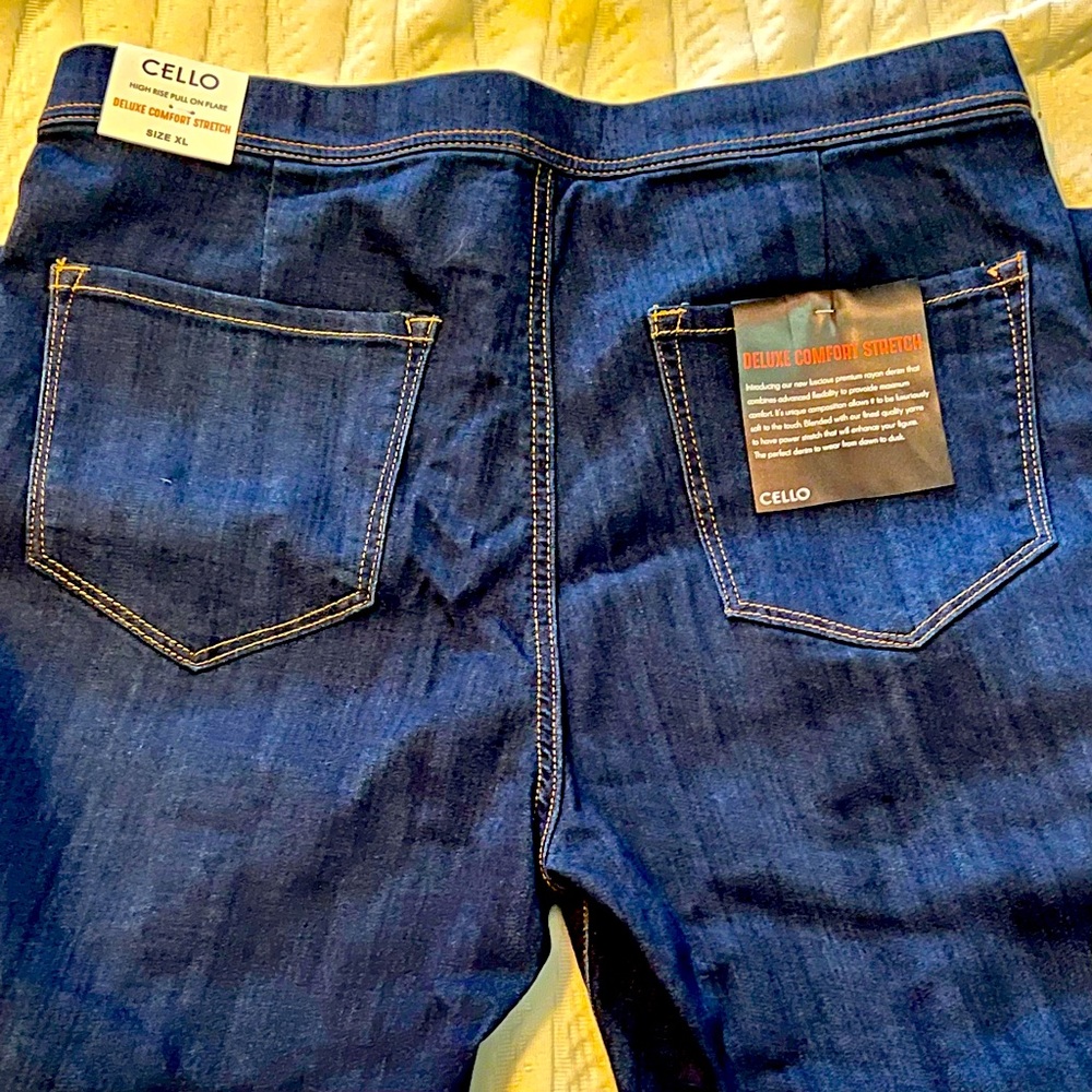 NWT - Cello High Rise Pull On Flare